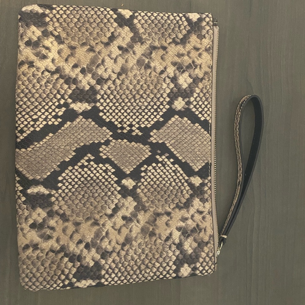 BR wristlet